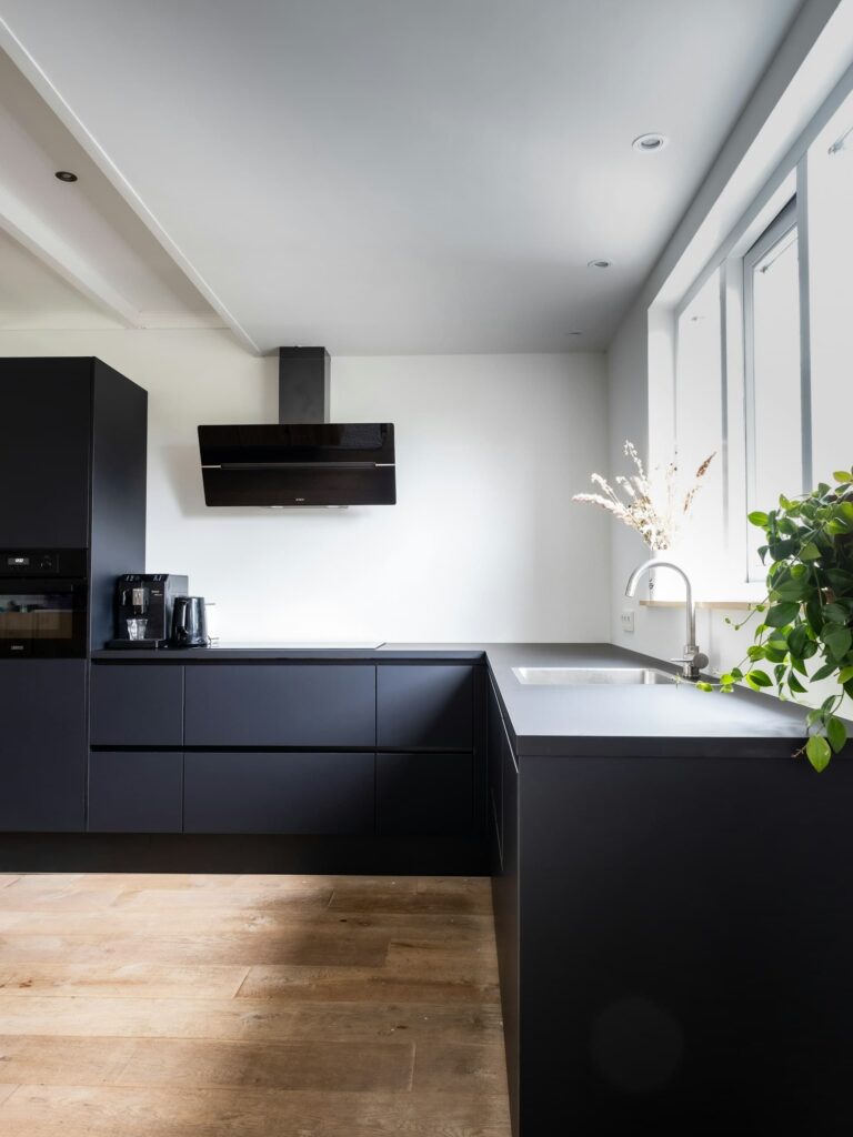 miglior-materiale-per-cucine-scure