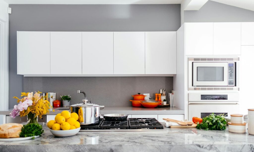 rendere-luminosa-una-cucina-buia