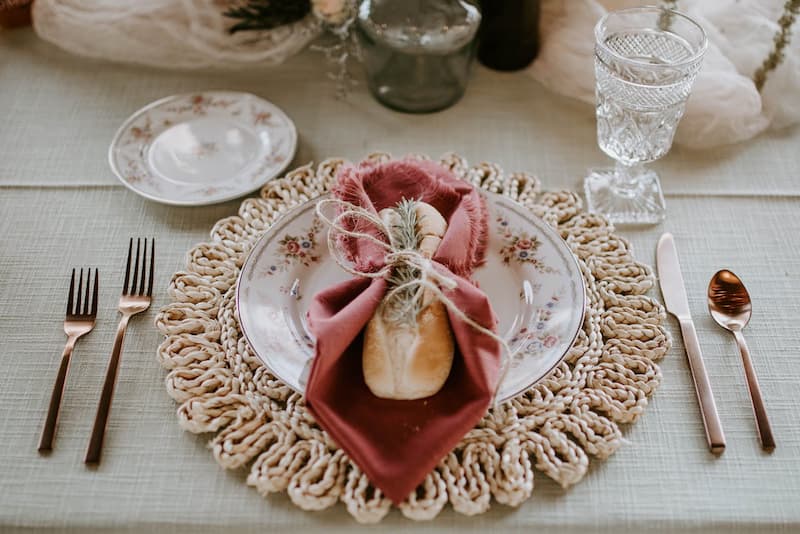 Living boho chic: idee pratiche per un soggiorno caldo e personale