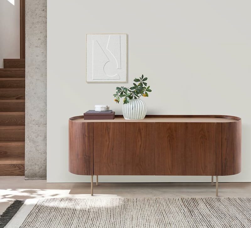 Credenza quiet luxury in noce